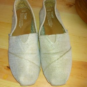 Toms Women Alpagarta glimmer size 7.5 slip ons